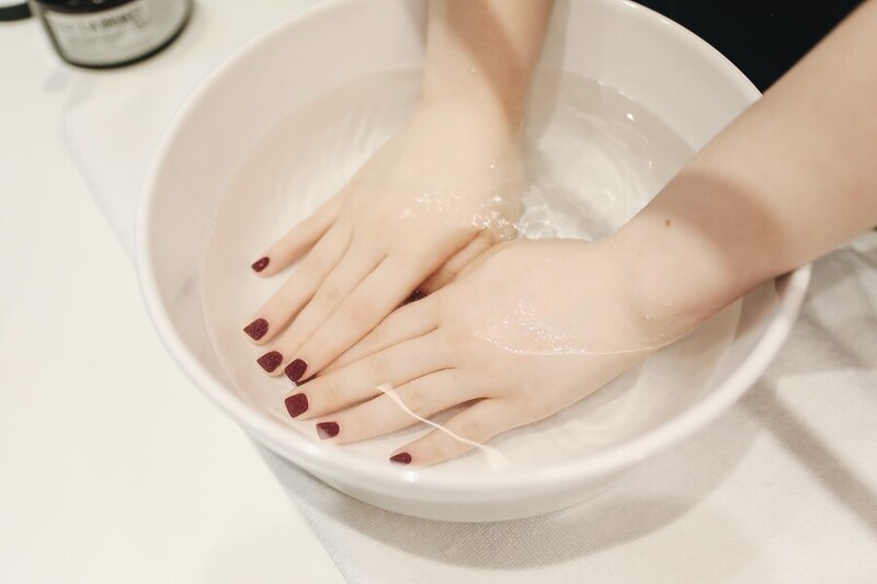 Nail and pedicure salons near me open on Sundays